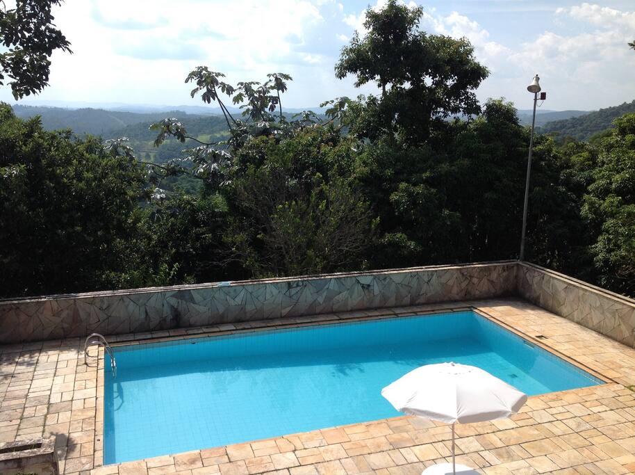 Casa para festas com enorme área de lazer