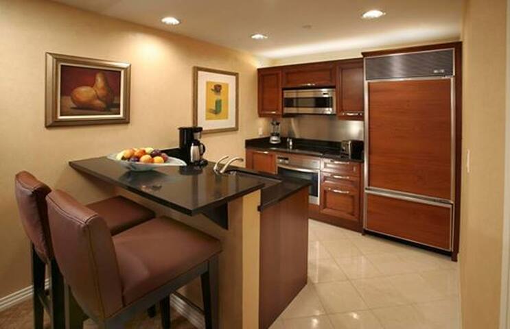 MGM Signature 2 BR Sleeps 8 – No Cleaning Fee gallery image 5