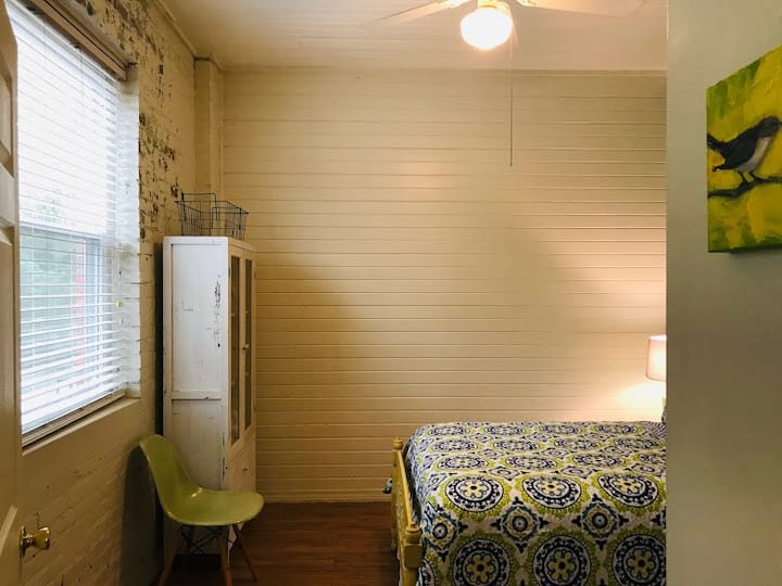 Songbirds Suite: This sweet room is right off the master suite and is comfortable for all ages but we put a few extras in for the kiddos.  A Pack n' Play is found in the closet, children’s books and some toys can be found here too.
