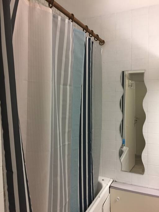 Salle de bain équipée
