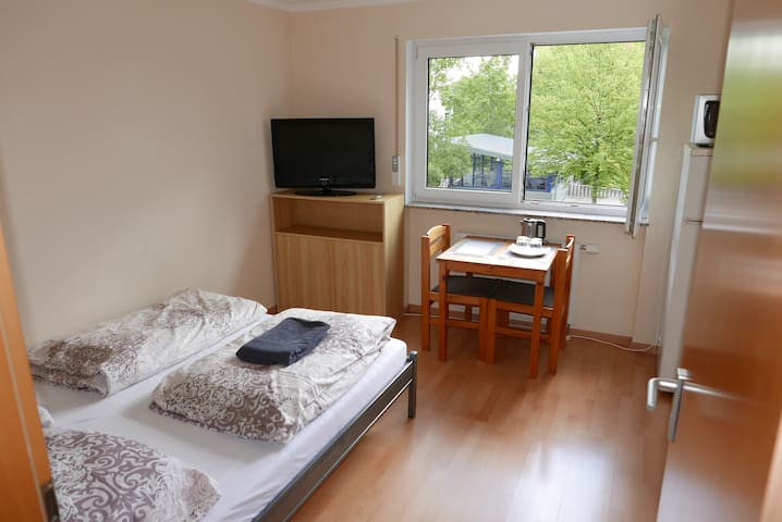Zimmer Room München U6 TUM Garching
