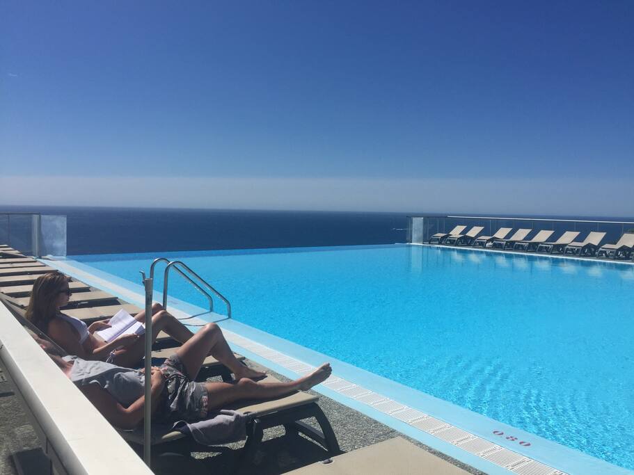La piscine à débordement
