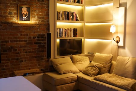 Waterfront Microloft in the Heart of Victoria