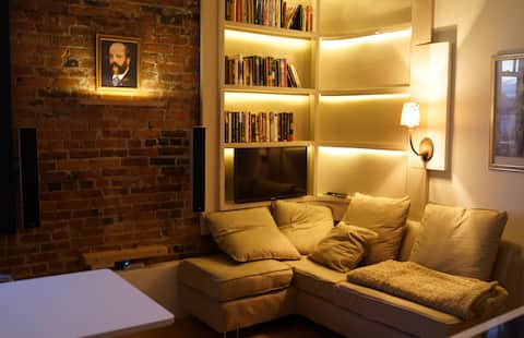 Waterfront Microloft in the Heart of Victoria