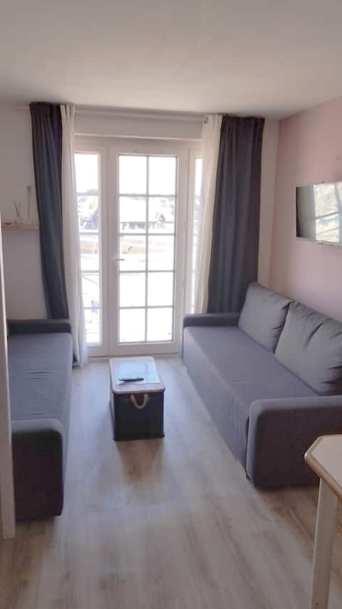 Successful Airbnb property: 4 people, terrace, parking, walking distance to beach, port view in Arzon