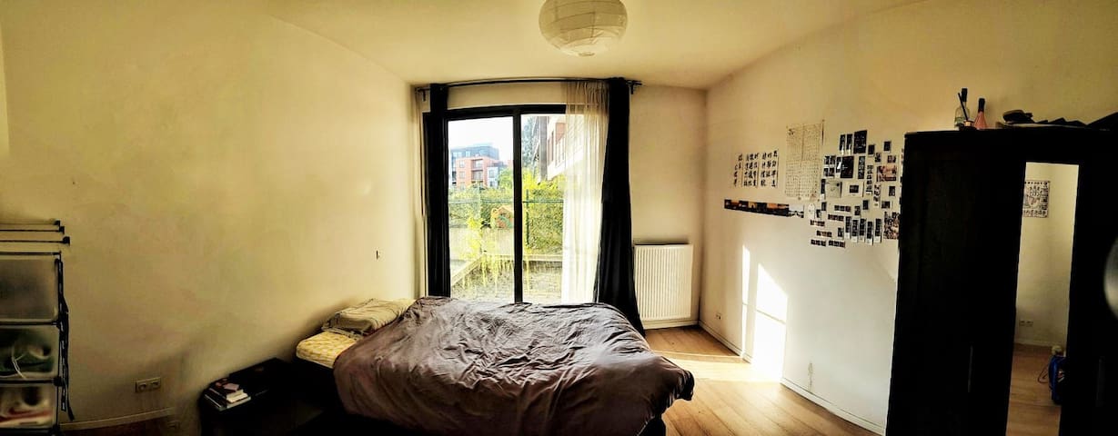 Nice bedroom with private bathroom in a big flat