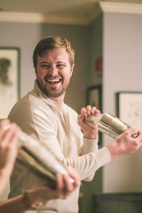 Show full-screen, host-provided image