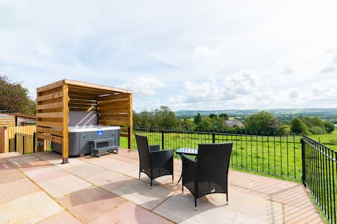 Alexa Lodge with private hot tub and sauna