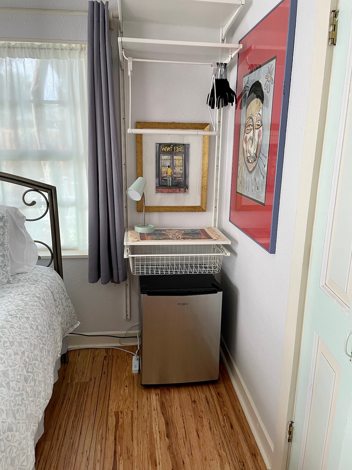 Private Entry & Bath - Great Location