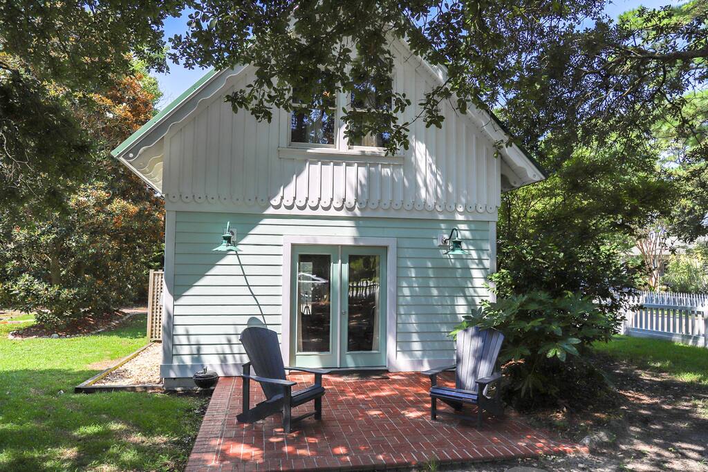 Backpatio located off living room!