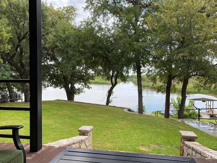 House on the lake (waterfront) Remote Workplace Houses for Rent in