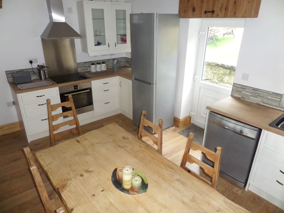 Kitchen with oven, microwave and dishwasher