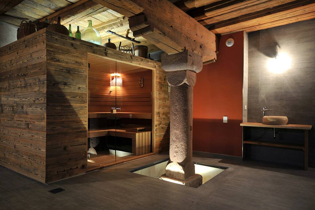 Big Sauna (6 persons) with waterbeds and relax chairs