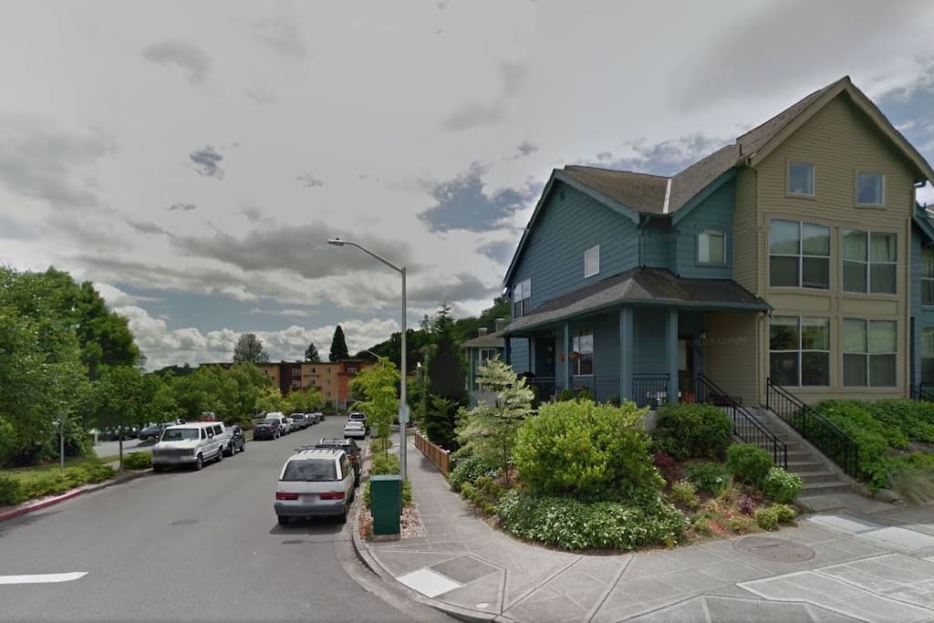 Beautiful, modern townhouse in the heart of Columbia City!