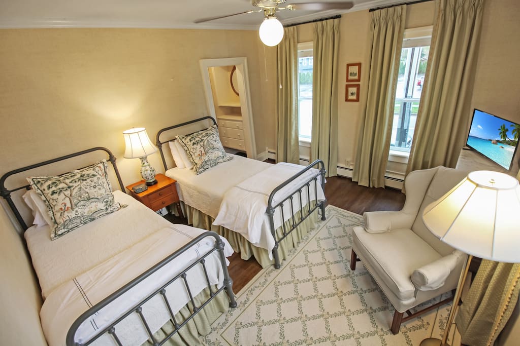 Room 1 Charming YWCA Boarding Room to Let Houses for Rent in