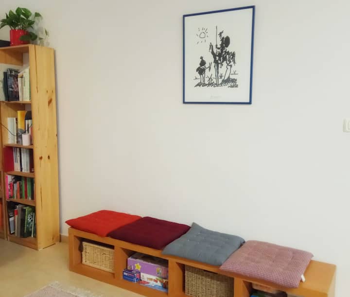 quiet¢ral, vegi kitchen+cat. for women/couples