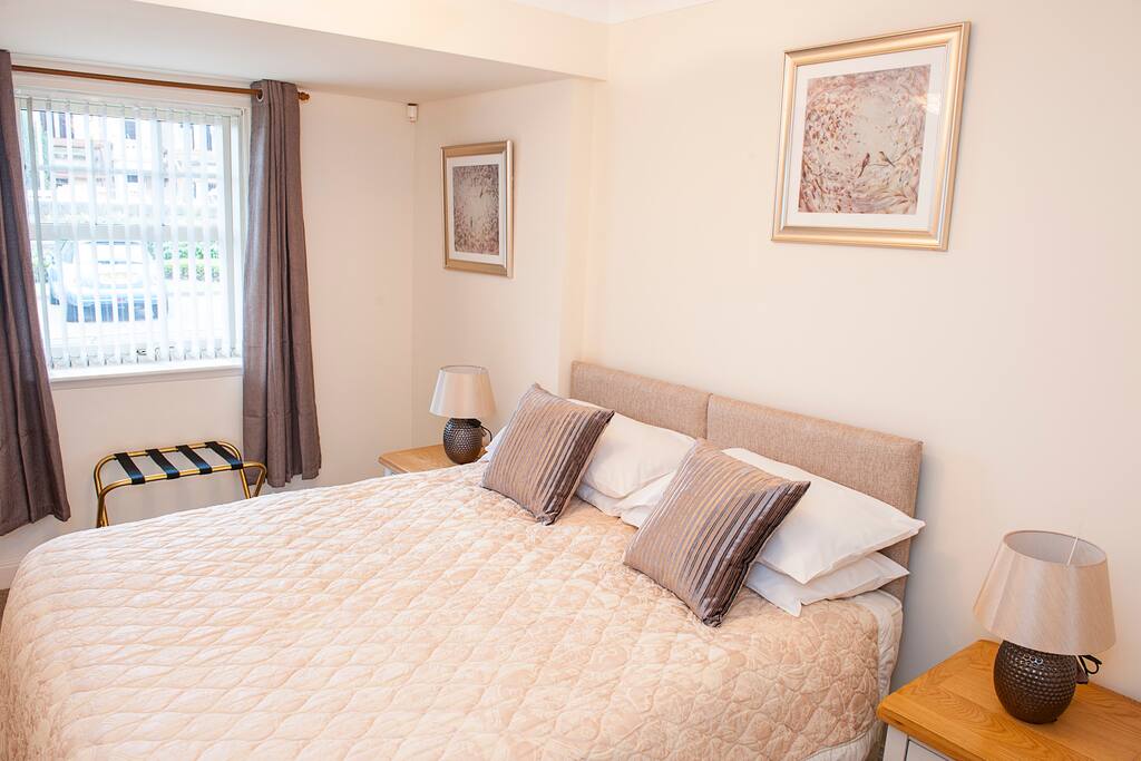 Bedroom 2 offers either 1 x king bed or 2 x single beds