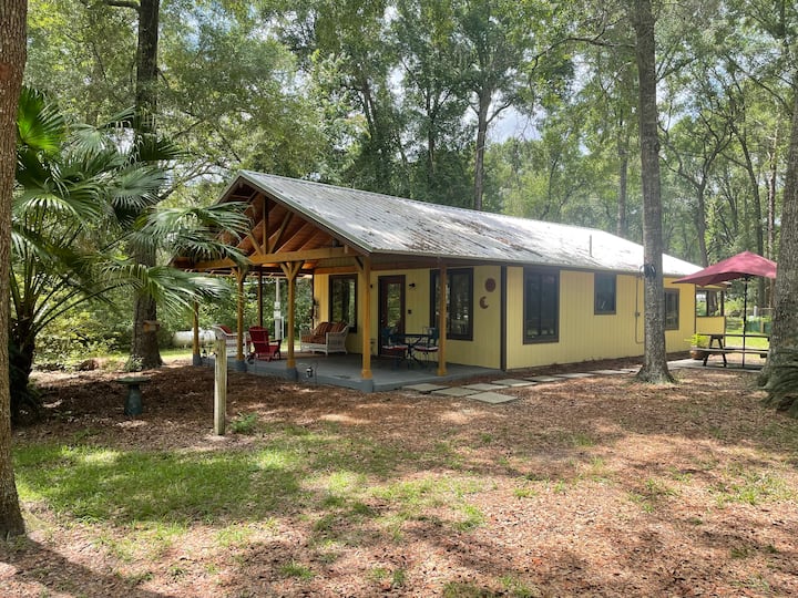 "La Casita" A Country Cottage Retreat Cottages for Rent in Fanning Springs, Florida, United