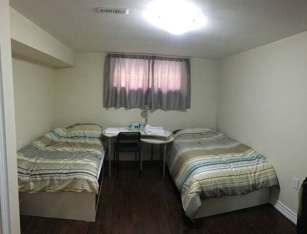 New Clean Big Rooms near Toronto Airport (Room#2)