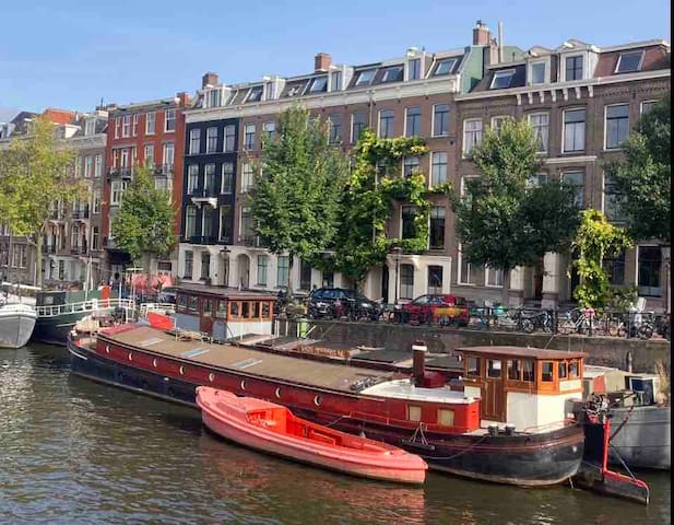 Step into 1923 Houseboat on Iconic Amstel River