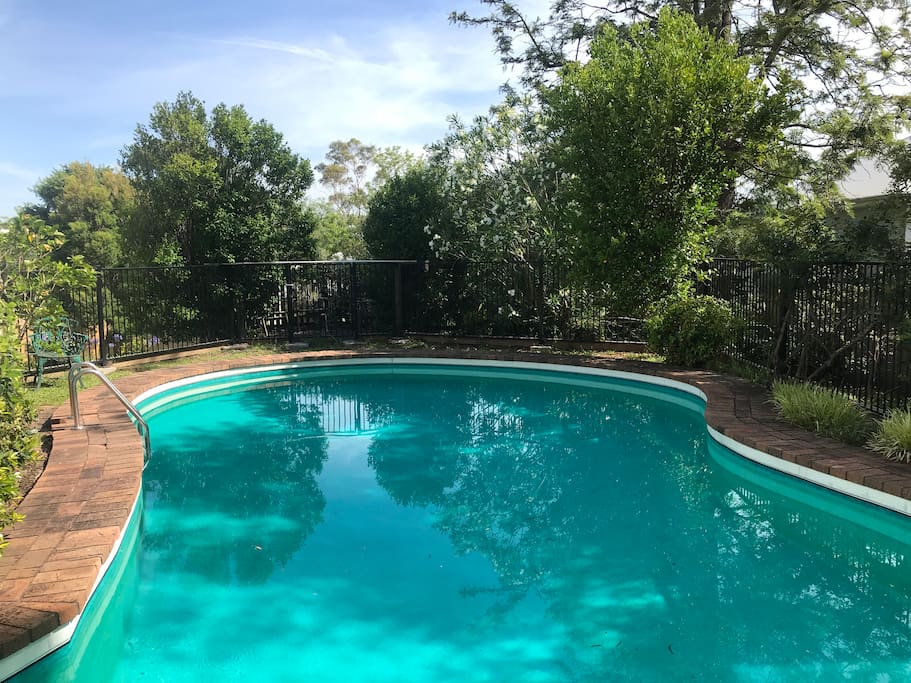 Guest entry to pool from the deck.