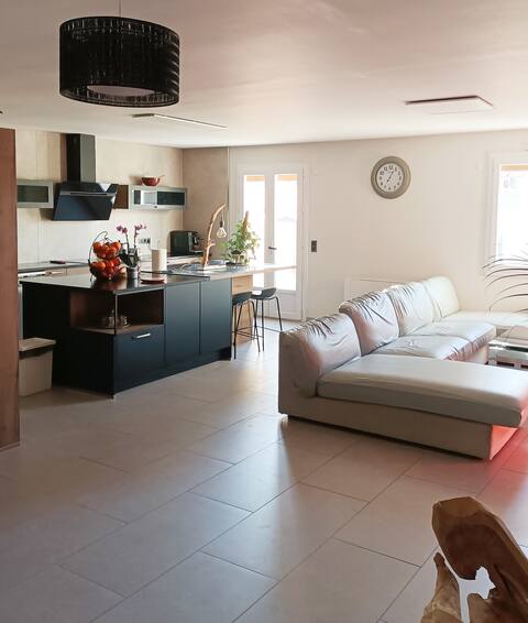 House 6p & garden near the sea and Spain