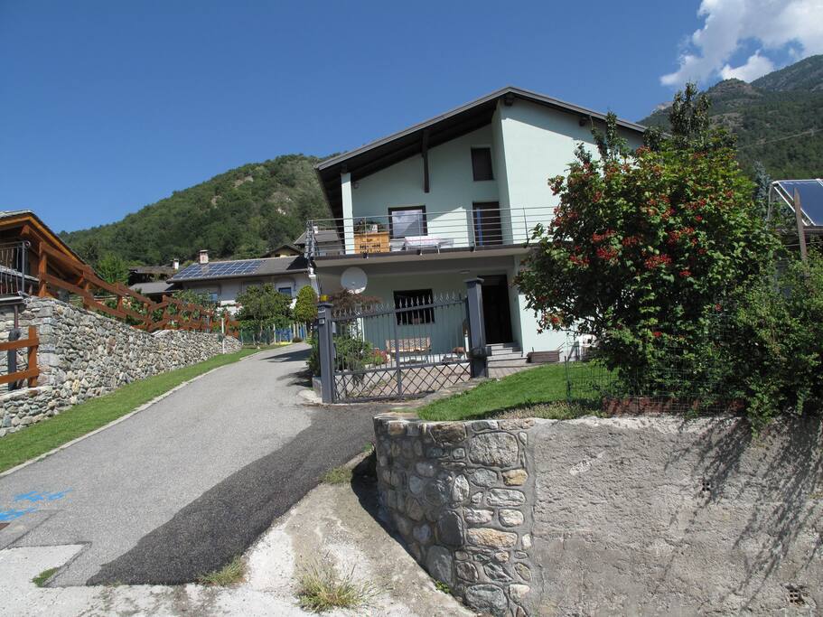 Green house vista frontale e ingresso