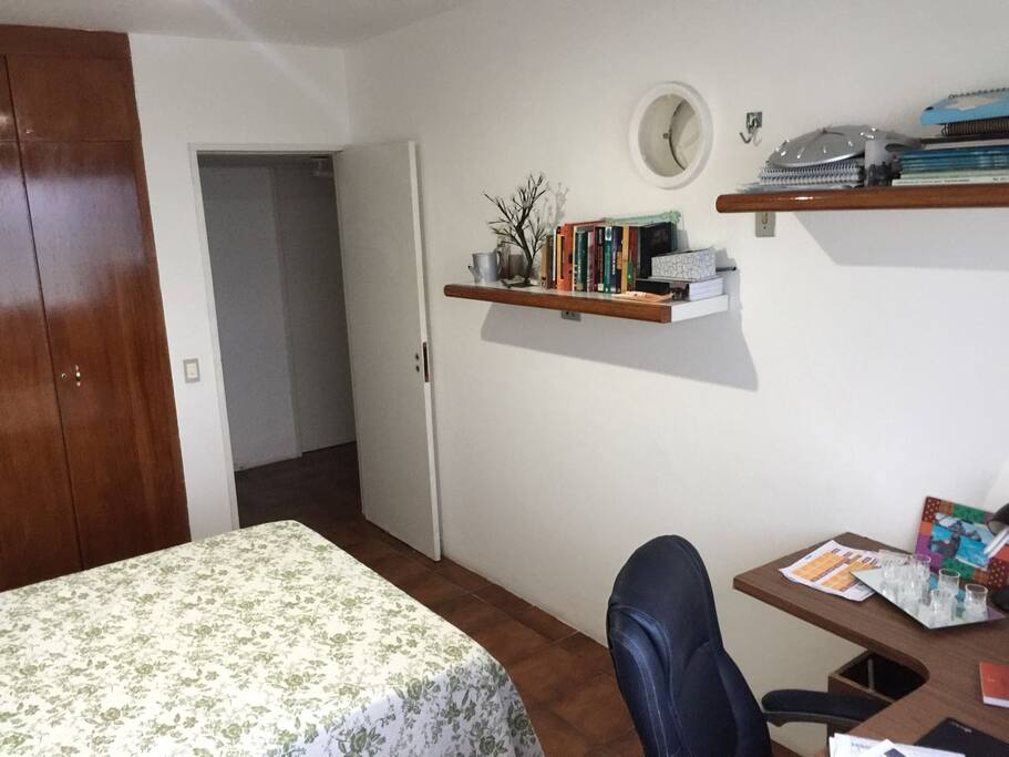 Quarto com vista pro mar