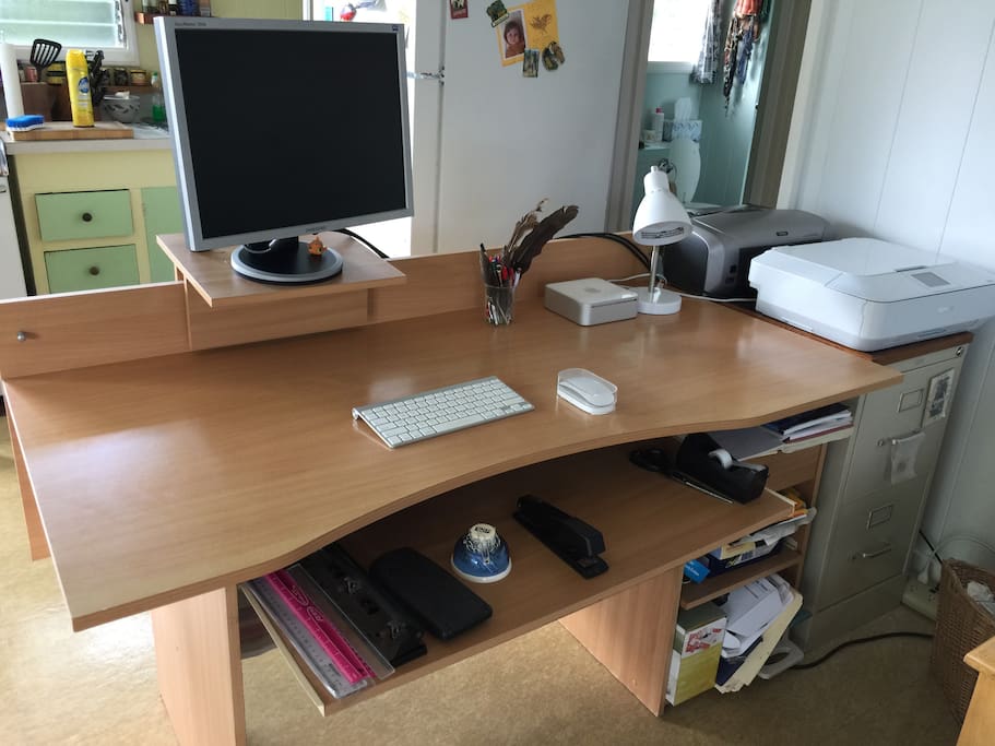 Desk area with Wi-Fi desk computer (apple)
