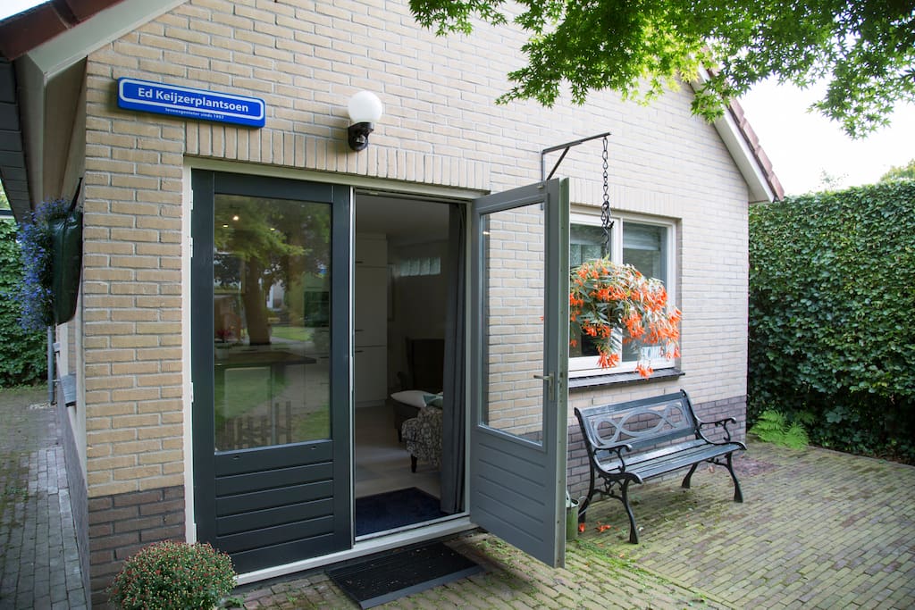 Welkom in Het Kleine Huis! Geniet in alle rust van huis, tuin en jacuzzi - 100% privacy