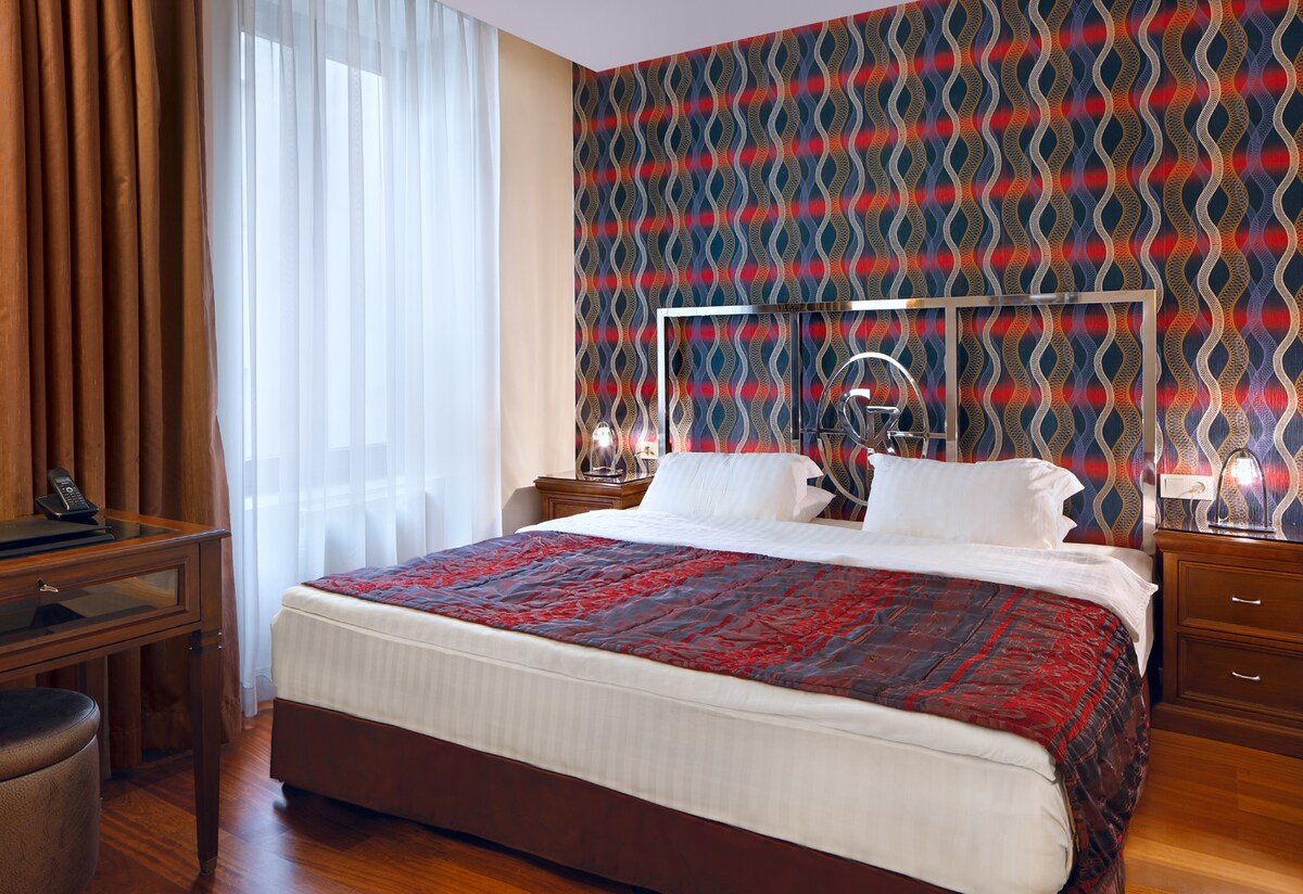 bračni krevet (200* 200 cm)