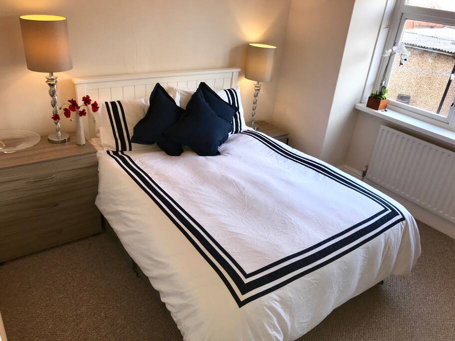 Bed 1 King Room