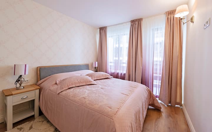 Habitaciones elegantes y espaciosas con camas individuales y superking 