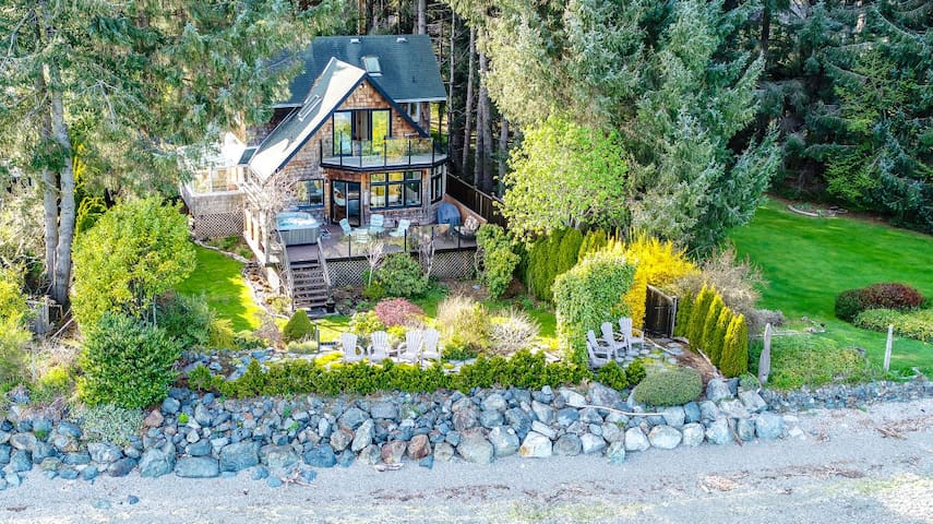 Private Oceanfront Beach House with Hot tub!