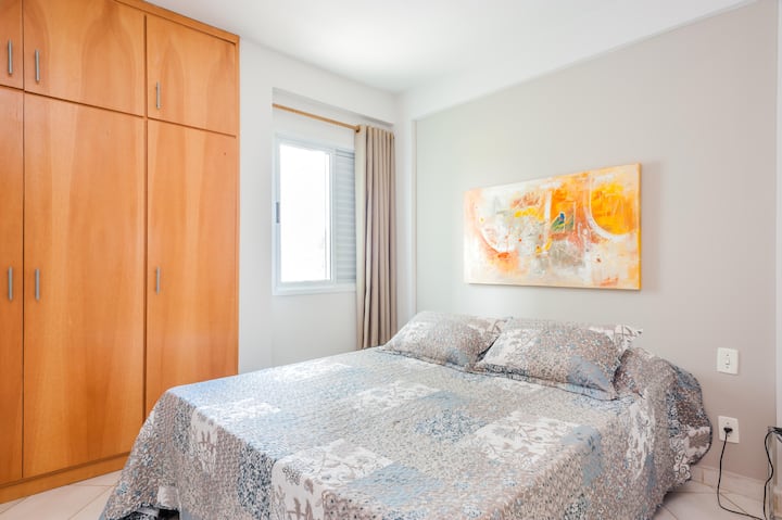 带标准双人床的套房