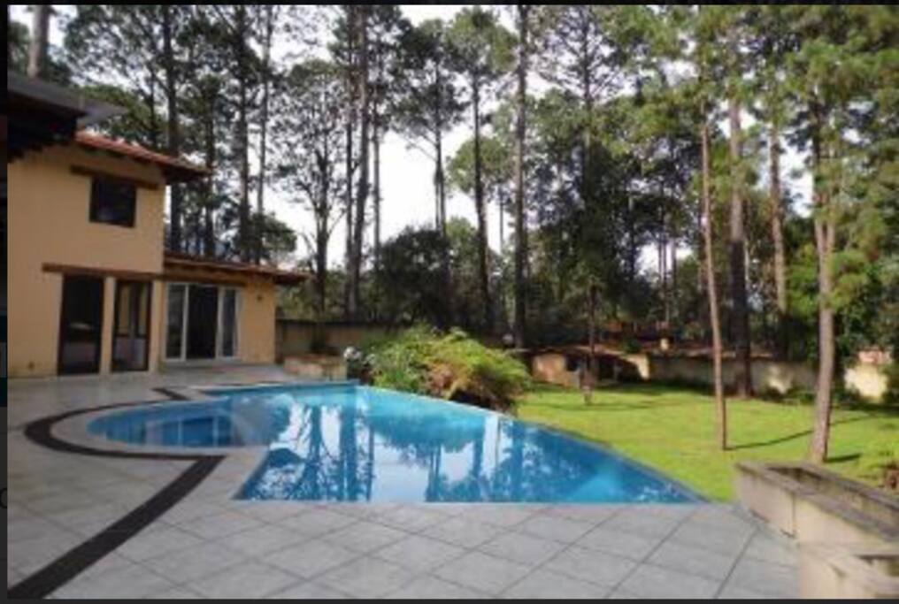 Alberca y Jacuzzi con hidromasaje