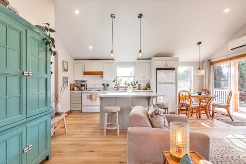 Top Airbnb: Bayview Abode in Stanhope, Beaches & Trails Nearby in Prince Edward Island