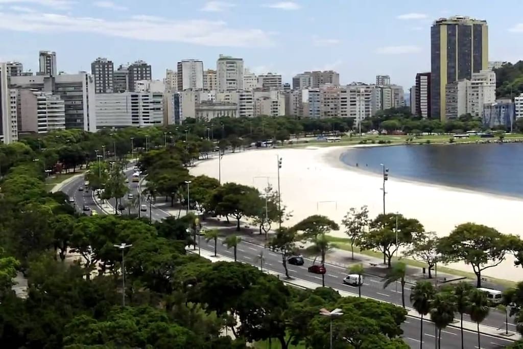 Enseada de Botafogo com edifício Betty ao fundo