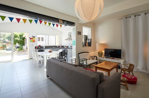 Popular Airbnb listing: House with garden 4 km from the center of Nantes in Rezé