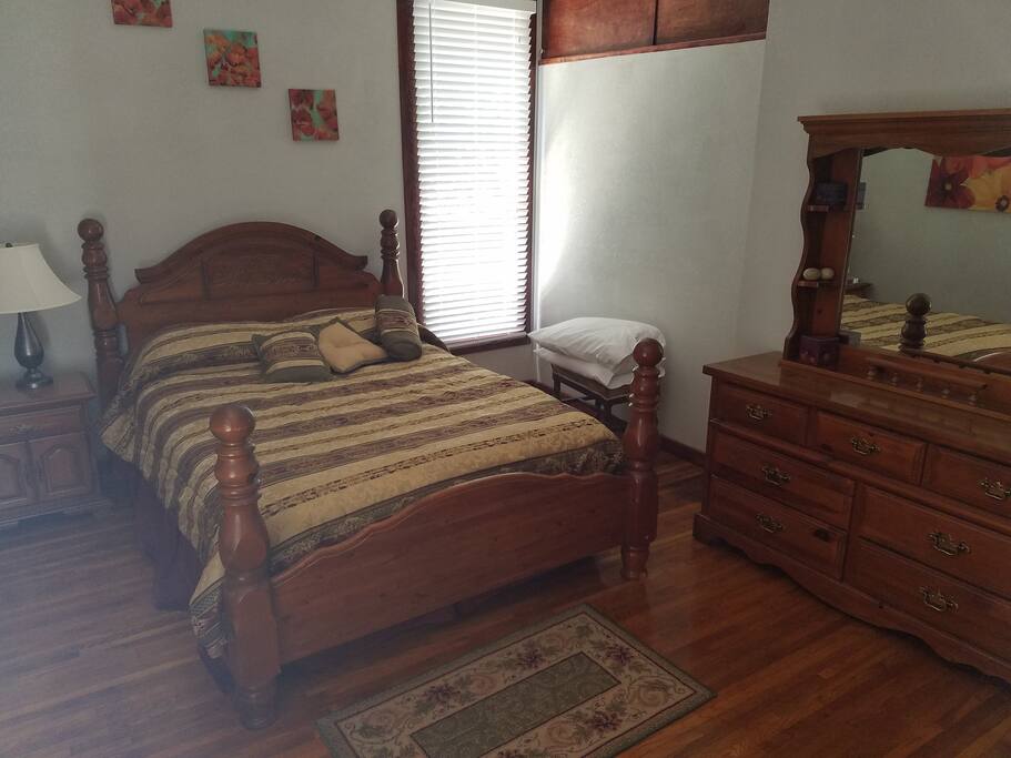 Bedroom, queen bed, dresser, chest, 32" flat screen