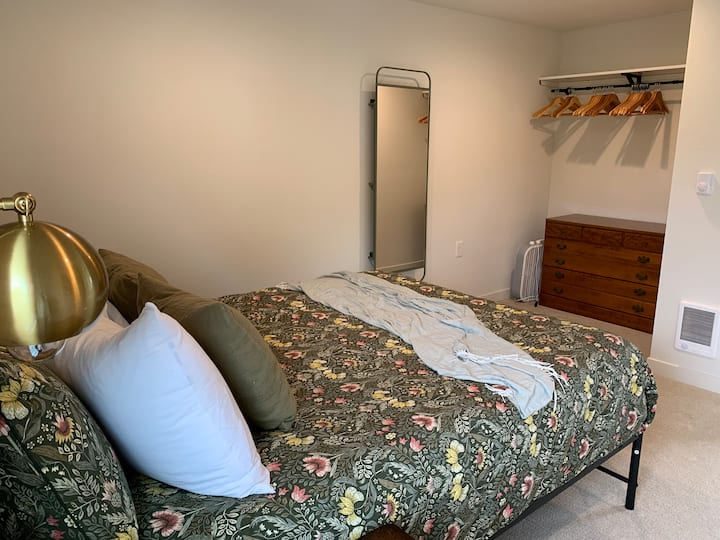 Vyumba vya kulala viko kwenye ghorofa ya pili. 