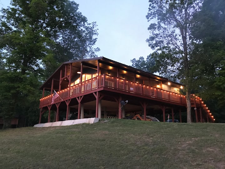 Riverfront 5 Bedroom 2 Bath/Current River Cabins for Rent in