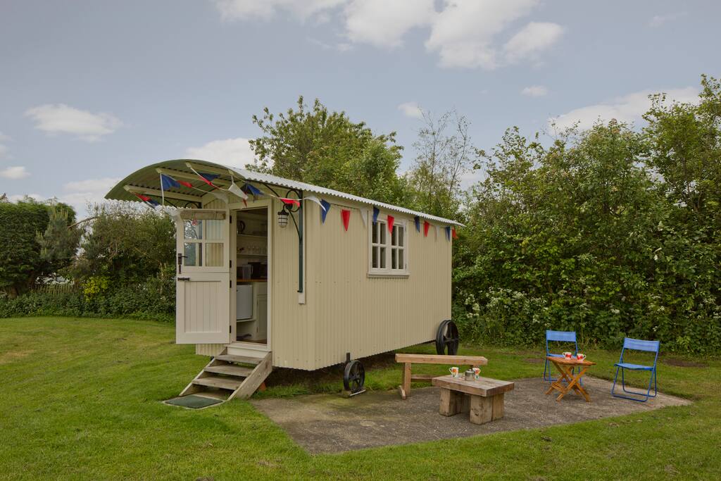 outside seating with optional bunting.