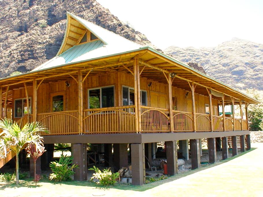Tropical 2 bedroom Main House