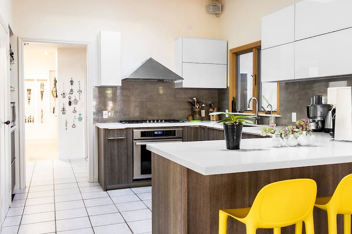 Beautiful spacious 4 bedroom house in Los Altos gallery image 3