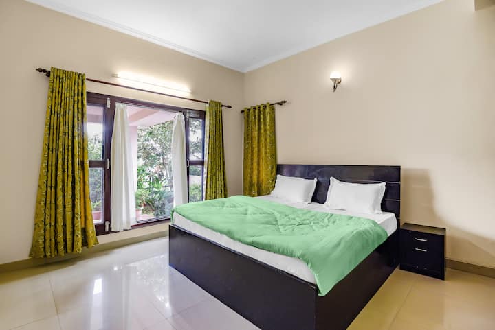 Camera da letto al piano terra con vista lago e valle 