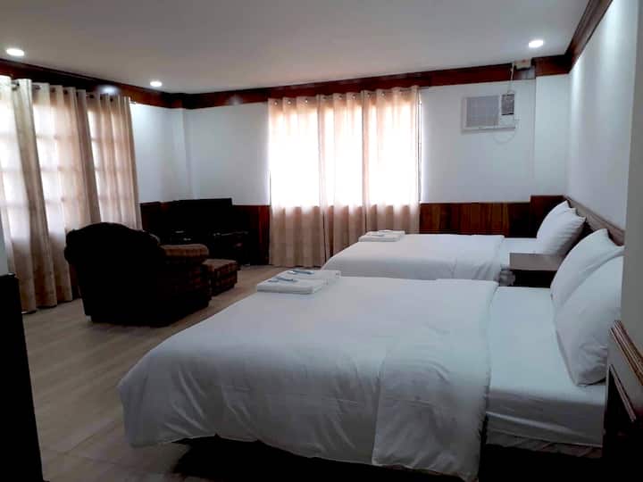 ห้องสำหรับ 4 คนพร้อมเตียงควีนไซส์ 2 หลัง