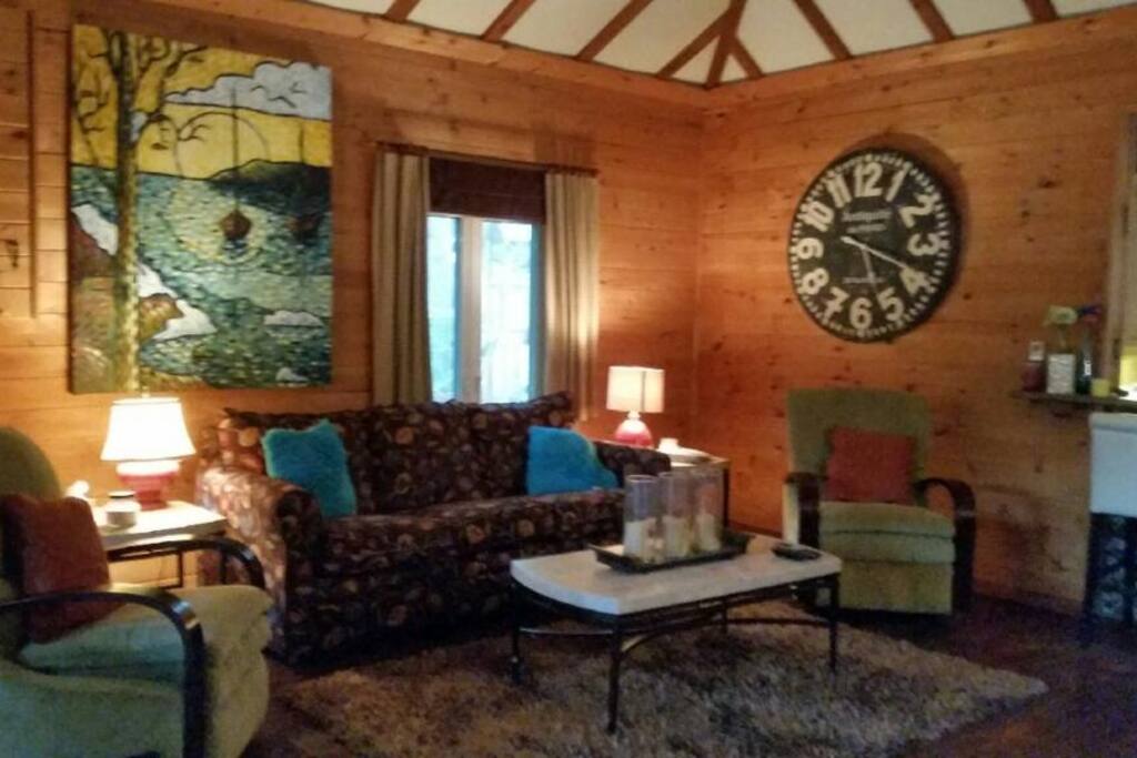 Living Room, pull out sofa