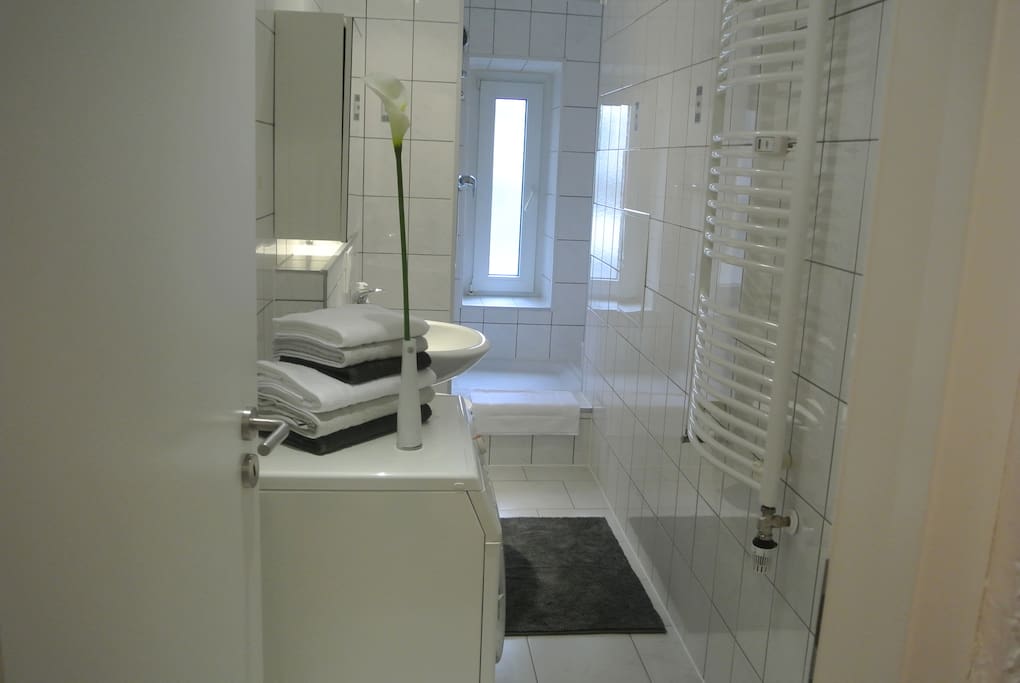 Badezimmer (mit Waschmaschine)