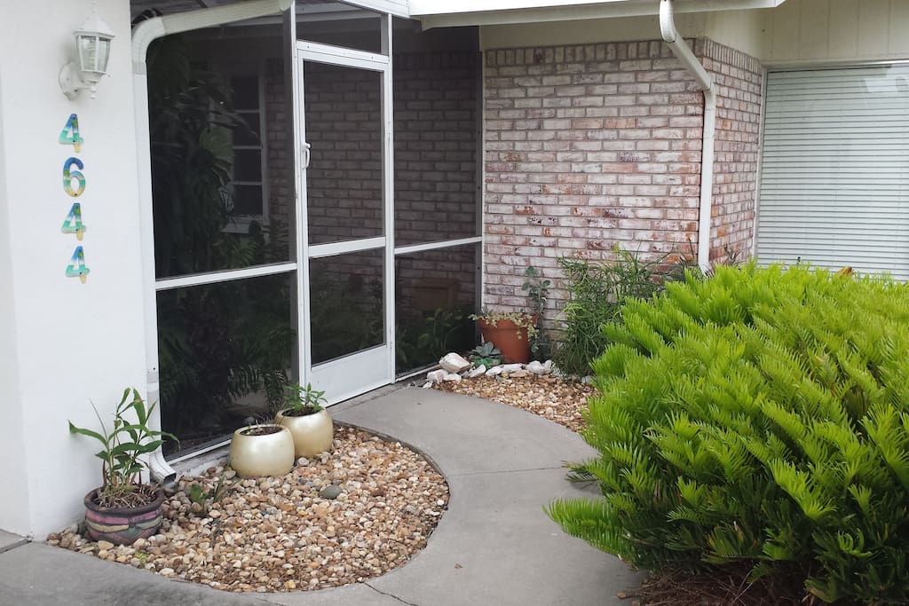 Front lanai entrance